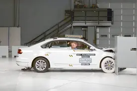 来看看国外的帕萨特吧，国产的让人伤透了心！