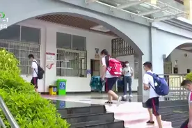 武汉市中小学9月1日正式开学  学生在校园内无需佩戴口罩视频封面