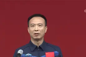 神舟十五号乘组航天员费俊龙 我国首批航天员 时隔17年再次出征视频封面
