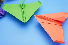 一张纸折出一架隐形战斗纸飞机，可以飞得又快又远，简单好玩有趣