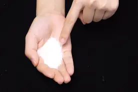 把白糖倒入手心搓一搓，没想到还有这么厉害的作用，太神奇了视频封面