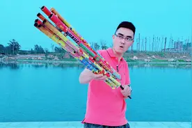 小哥放烟花不按套路出牌，做成“冒蓝火”的烟花棒，哒哒哒视频封面