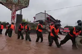 山西暴雨武警官兵救援现场视频封面