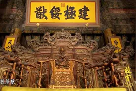 《故宫100》：乾隆的御笔亲书"建极绥猷"告诉你什么是为君之道？