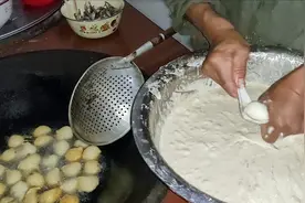 农村父母手工油炸排骨全过程，配方做法真实，好吃酥脆，值得收藏