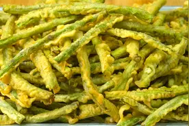 长豆角别总凉拌炒着吃，教你传统老做法，外脆里软，当菜也能当饭