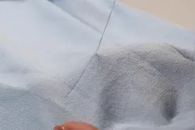 夏天衣服容易抽丝，织补起来麻烦穿出去尴尬，阿香教你一招搞定视频封面