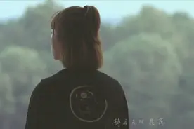 一曲民谣《借我》舒缓的节奏，意境美然，歌词完美打动人心！