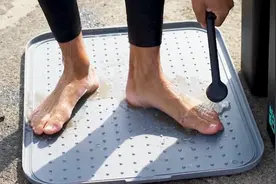 人家随身带个储物箱，站在路边就能洗澡，这可不是一般的储物箱视频封面