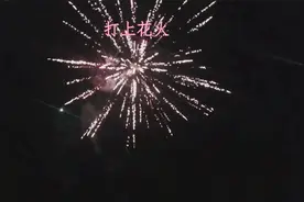 米津玄师演唱会带来独唱版的《打上花火》！八爷的声音太好听了！