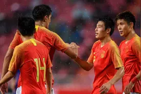 亚洲杯小组赛，国足3-0大胜菲律宾，球迷却说不值得庆幸视频封面