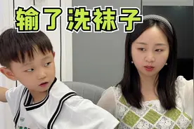 石头剪刀布大作战，赢了吃各种美食，输了洗一周臭袜子！视频封面