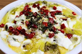 酸菜鱼怎么做好吃？30年老阿姨的拿手菜，鱼肉滑嫩，酸菜爽口