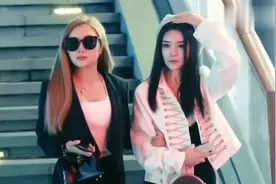 街拍：白袜子和黑袜子，你们喜欢哪款穿搭视频封面