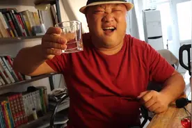 蒙古草原男人的口粮酒，60度口感烈甜，如火如刀，跟手抓羊肉绝配视频封面