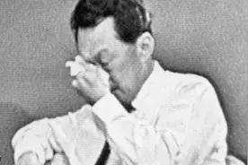 1965年，新加坡被驱逐出马来西亚，李光耀一度失控泪流满面视频封面