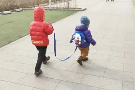 二胎家庭：都说生二胎会后悔，两分钟让你了解家里两个宝宝的好处视频封面