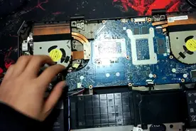 外星人笔记本为什么那么贵，拆开后发现贵的有道理，用料十足视频封面
