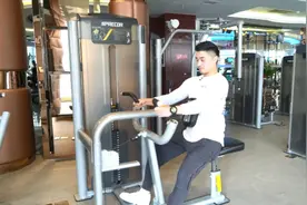 固定器械坐姿划船教学，锻炼背阔肌必备训练，建议收藏视频封面