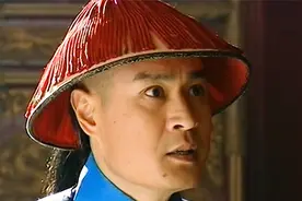 和珅踩着“好兄弟”的肩膀，一路晋升为军机大臣，备受乾隆宠爱视频封面