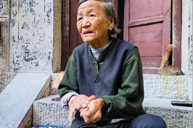 为什么要裹脚？原来是为这！访涉县井店镇王金庄最后的小脚老人视频封面