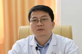 孩子总是夜里咳嗽，儿科单主任：主要原因有三种，推荐这些中成药视频封面