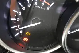 发动机故障灯亮了，过了一会又自己灭了，老司机道出了其中原因视频封面