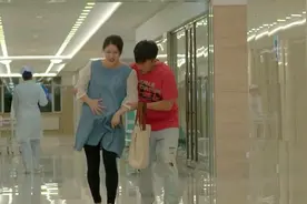 丈夫遇车祸，怀孕妻子到医院看望，丈夫被推出来已经凉了！视频封面