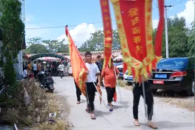 迎亲飞机车队穿越亚山大街，飞行过博白林场视频封面