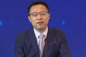 中国外交圈粉！华春莹和赵立坚个人推特粉丝突破100万视频封面