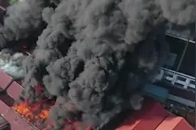 浙江永康一工厂突发大火，现场火势凶猛黑烟遮天蔽日视频封面