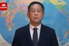 时间锐评：记者流泪上热搜，打了谁的脸？视频封面