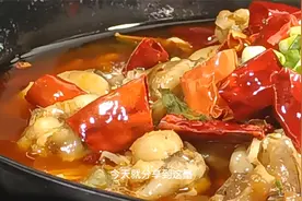 四川大厨揭秘“馋嘴牛蛙”正宗做法，肉质滑嫩无腥味，麻辣过瘾视频封面