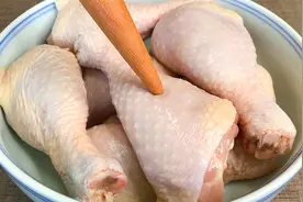 炖鸡腿时，直接焯水是大错，教你正确做法，软烂入味，不腥也不柴视频封面