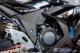 豪爵铃木新款250摩托，双缸引擎，颜值爆表，配ABS，售26680元视频封面