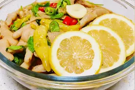 网红去骨柠檬泡椒鸡爪，这样做Q弹劲道，酸辣爽口，吃起来真过瘾