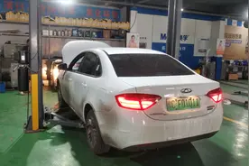 奇瑞艾瑞泽7油电混合车，路上太少见了，看看做工怎么样视频封面