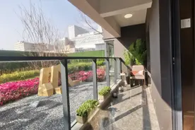实拍：昆明隆盛府，精装修150平米四房两厅，7米2长观景大阳台视频封面