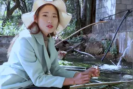 云南山村没通自来水,全村都吃山泉水长大,农村阿妹还能直接喝生水视频封面