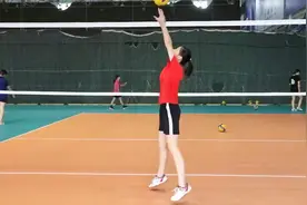 12岁176cm女孩练排球3年：女排精神鼓舞！梦想进国家队视频封面