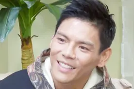 向佐和向太一起看电视，看到郭碧婷出现后，向佐的反应直戳笑点视频封面