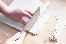 手工荞麦面的家庭制作方法，告诉你和面关键技巧，面条筋道不断条