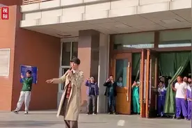 林志炫与东北师大附中同学共赴“十年之约”唱响《单身情歌》视频封面