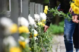 有网店清明节推出代扫墓业务：代大哭、代倒酒、代聊？视频封面
