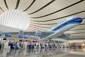 北京大兴国际机场正式投入运营 南航安全飞行1.8万小时机长首航视频封面