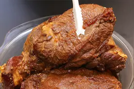 三酱牛肉的秘诀，学会这个秘制做法，酱香浓郁，口感紧实超好吃视频封面