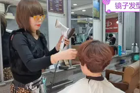 女人40岁，短发就选这一款，立体又时尚，修饰头型很完美视频封面