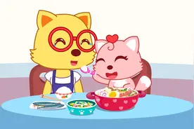 搞笑视频：宝宝一直给妈妈喂饭，妈妈从感动吃到崩溃！视频封面