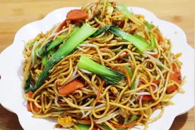 炒面正确做法，材料简单味道足，讲解详细，比饭店的还好吃