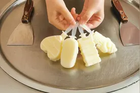 奶酪新吃法：混合酸奶一起剁一剁，瞬间变成美味的冰淇淋视频封面